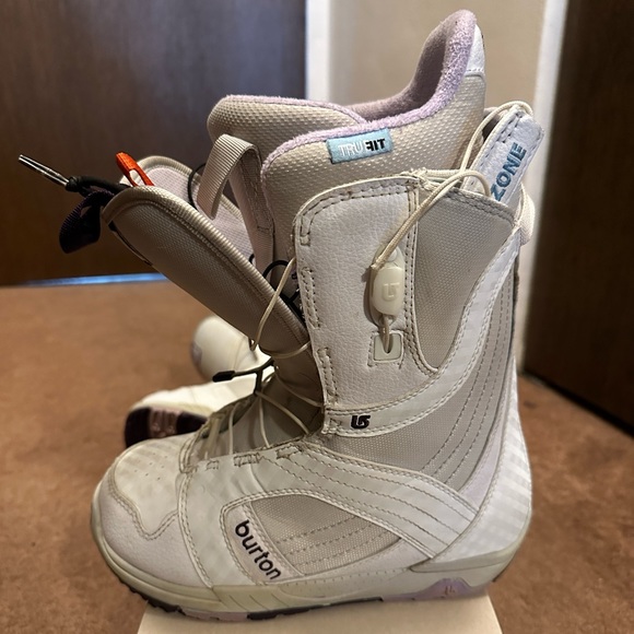 Burton Women’s Snowboard Boots Mint US 5.5 Preloved - Picture 6 of 16